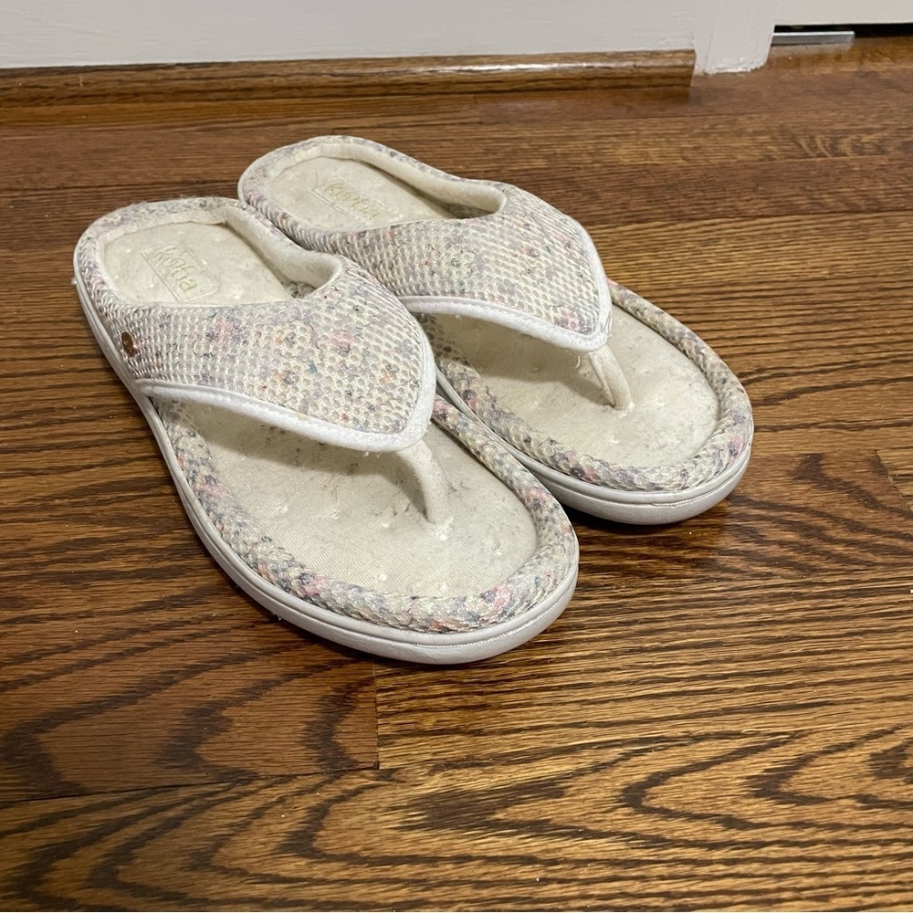 **4/$12**‎ Kooba Women's Thong Style House Slipper Cream/Blue/Pink Size 9.5